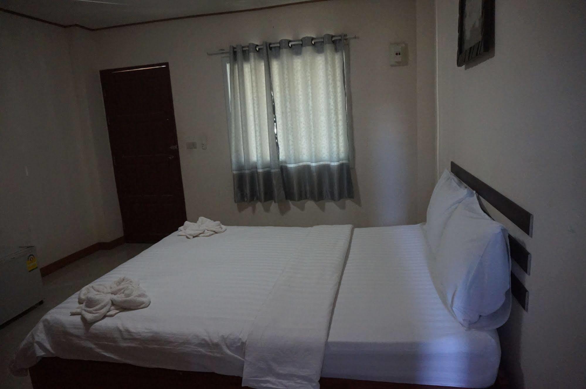 Gongaew Mansion Hotel Ubon Ratchathani Bagian luar foto