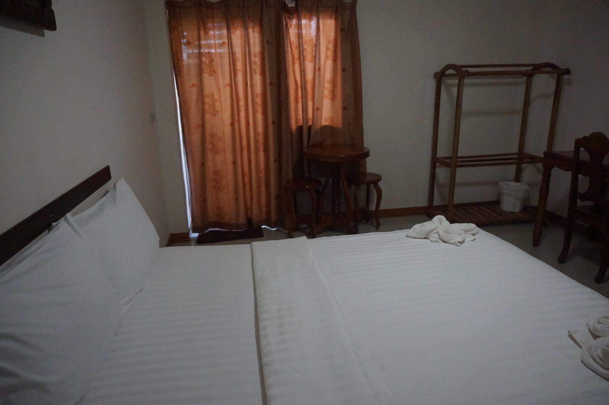 Gongaew Mansion Hotel Ubon Ratchathani Bagian luar foto
